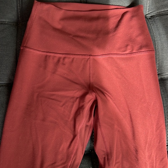 NWOT Lululemon leggings Wunder Under Scalloped
Hem HR Crop 23" luxtreme. EUC. - Picture 3 of 6